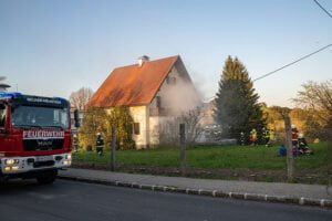 Brennendes Einfamilienhaus